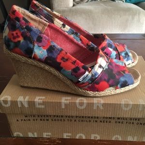 NWT Toms Oahu wedges